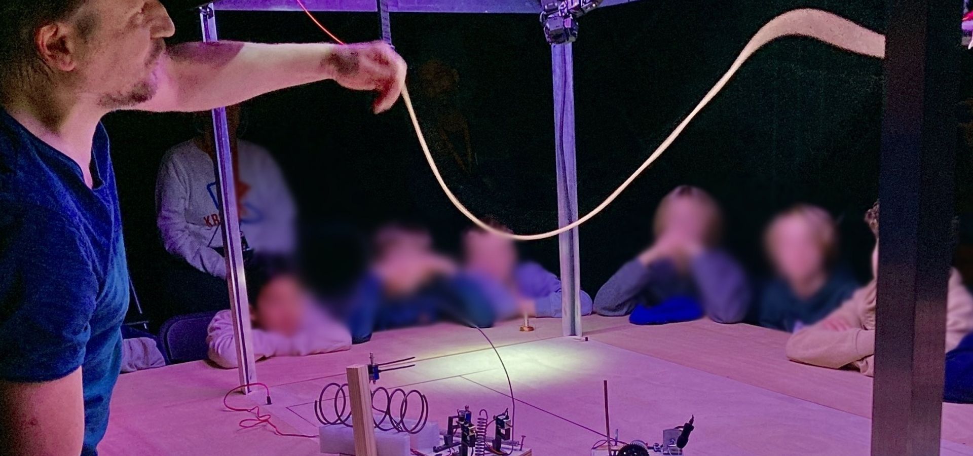 MOVING SKIN - UGO DEHAES - 28 SEPTEMBER 2025